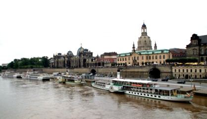 Panorama des Elbufers Dresden